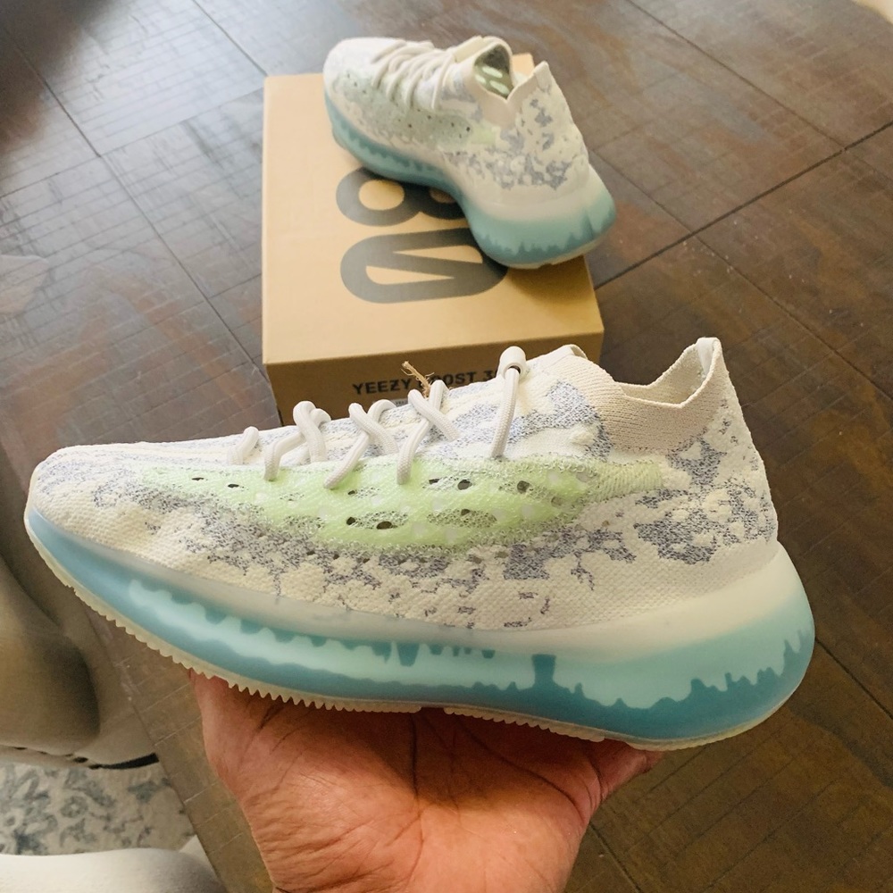Yeezy 380 Alien - Picture 2 of 10